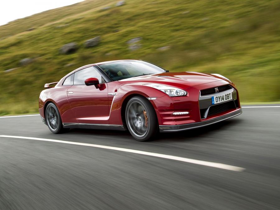  Nissan GT-R 2014 года  (UK) (фото 6 из 19)